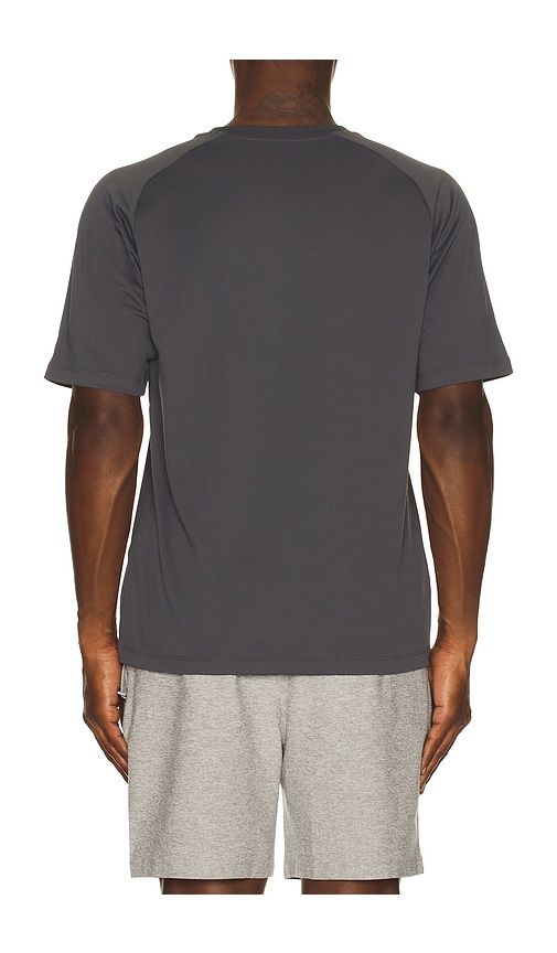 All in Active Tee in Black. - size M (also in S, XL/1X, XXL/2X) - Beyond Yoga - Modalova