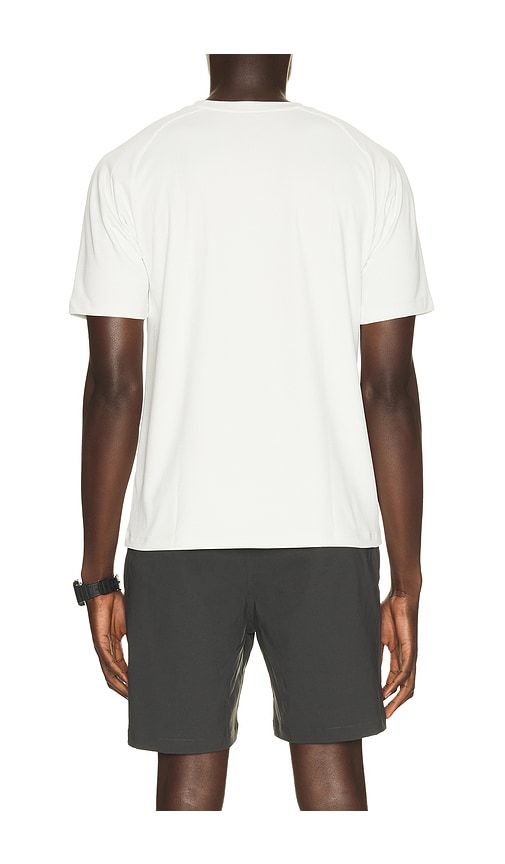 All in Active Tee in White. - size L (also in M, S, XL/1X, XXL/2X) - Beyond Yoga - Modalova