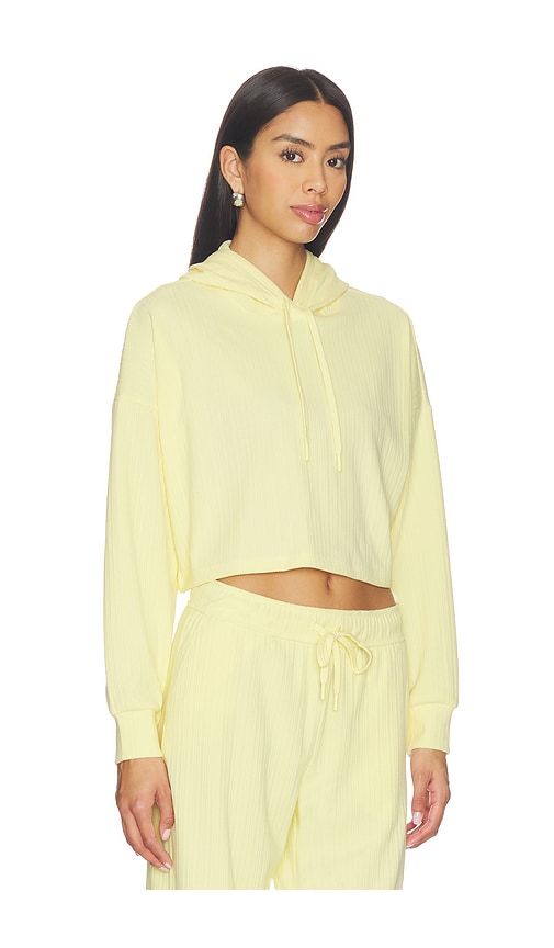 Breathe Easy Ribbed Cropped Hoodie in Yellow. - size L (also in XL) - Beyond Yoga - Modalova