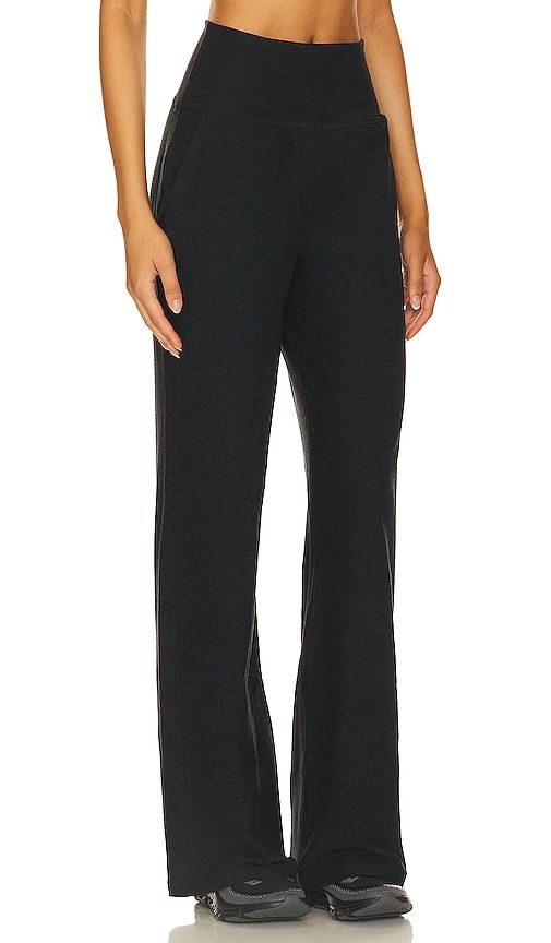 Easy Cropped Wide Leg Pant in Charcoal. - size L (also in M, S, XL) - Beyond Yoga - Modalova