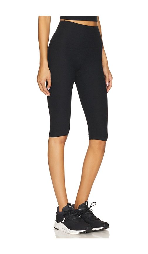 High Waisted Pedal Pusher Legging in Black. - size L (also in M, S, XL, XS) - Beyond Yoga - Modalova