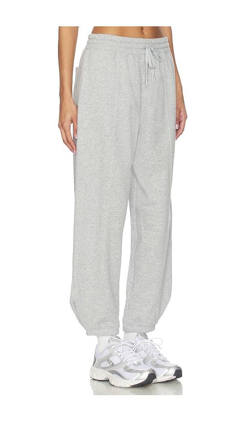 Luxefleece Barrel Sweatpant in Grey. - size L (also in XL, XS) - Beyond Yoga - Modalova