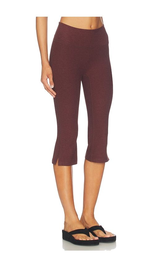 Spacedye Mid Rise Slit Pedal Pusher Legging in Brown. - size L (also in M, S, XL, XS, XXS) - Beyond Yoga - Modalova