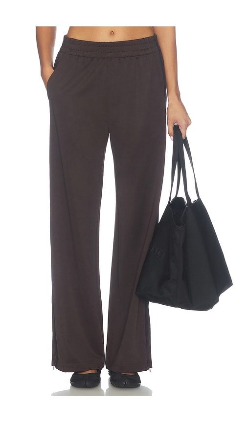 That Tracks Pant in Chocolate. - size L (also in M, S) - Beyond Yoga - Modalova