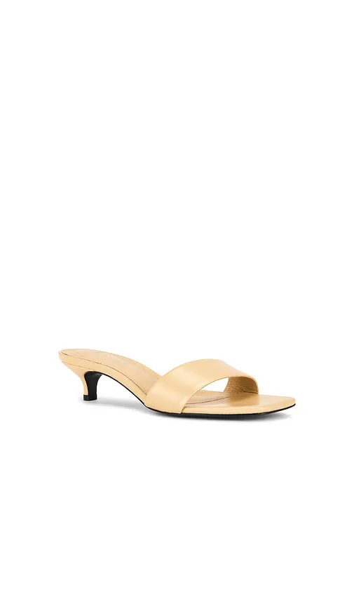 Avery 35 Mule in Cream. - size 39 (also in 40) - BLACK SUEDE STUDIO - Modalova