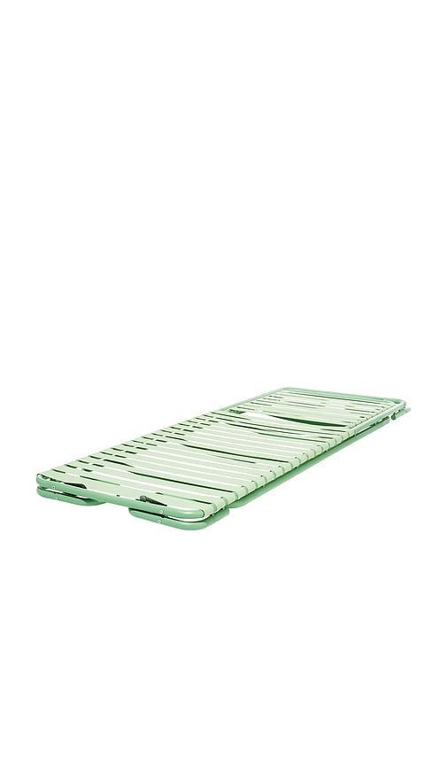 Sunliner Lounger in Green - business & pleasure co. - Modalova