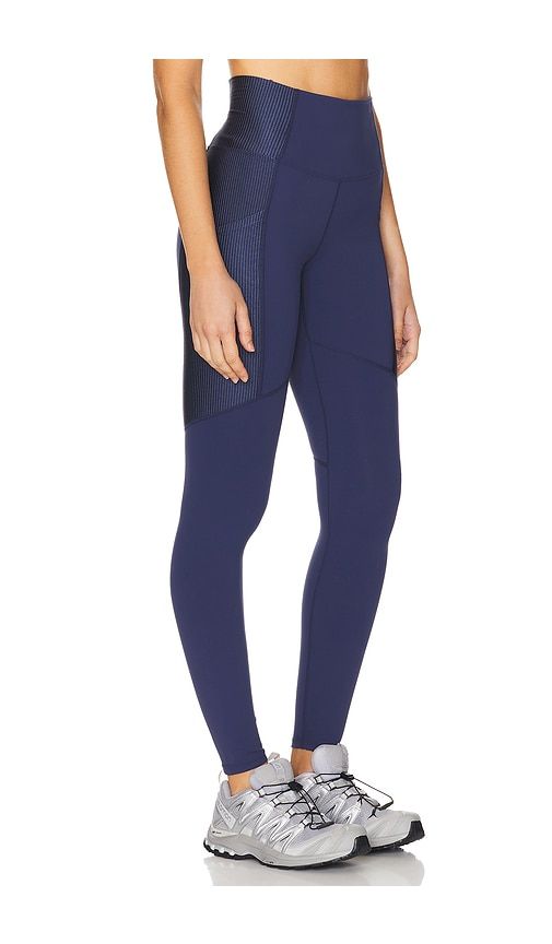 Allora Legging in Navy. - size S (also in XL) - BEACH RIOT - Modalova