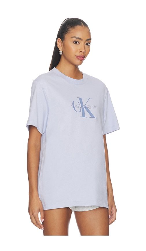 S Short Sleeve Hero Monologo Tee in Blue. - size L (also in M, S, XL/1X) - Calvin Klein - Modalova