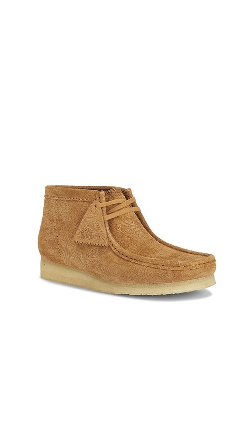 Wallabee Boot in Tan. - size 10 (also in 10.5, 11, 8, 8.5, 9, 9.5) - Clarks - Modalova
