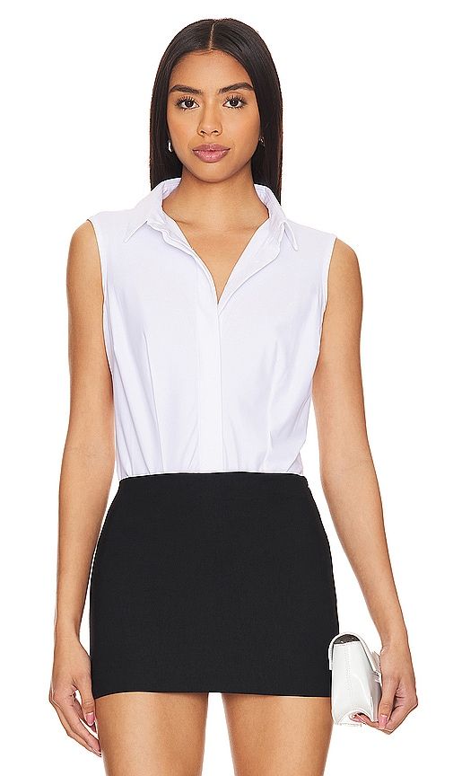 Classic Sleeveless Button Down Bodysuit in . - size M (also in L, S, XL) - Commando - Modalova