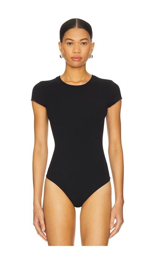 Butter Luxe Cap Sleeve Bodysuit in . - size L (also in S) - Commando - Modalova