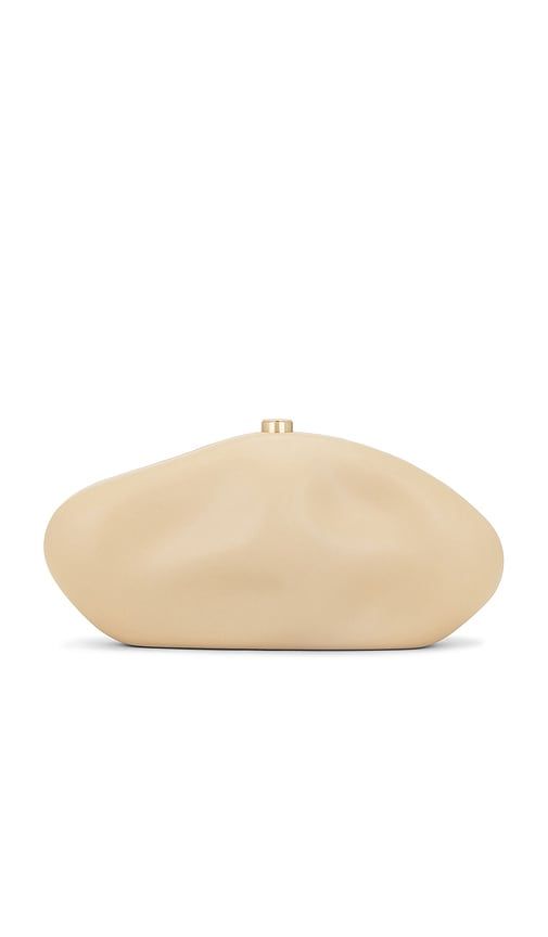 The Caldera Clutch in Tan - Cult Gaia - Modalova
