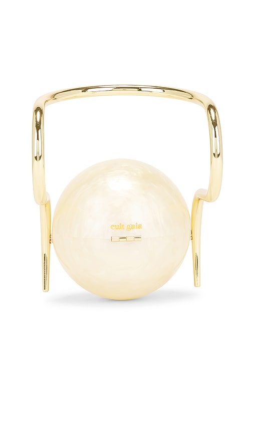 Pearl Top Handle Bag in - Cult Gaia - Modalova