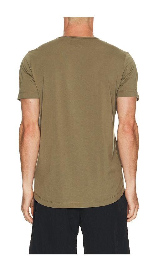 Curve Hem Tee in Brown. - size L (also in M, S, XL/1X, XXL/2X) - Cuts - Modalova