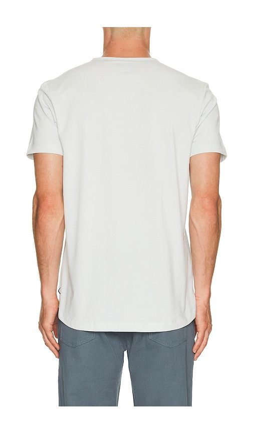 Curve Hem Tee in Baby Blue. - size M (also in S, XL/1X, XXL/2X) - Cuts - Modalova