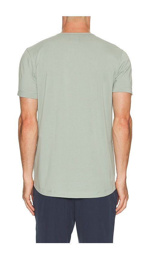 Curve Hem Tee in Slate. - size S (also in XL/1X, XXL/2X) - Cuts - Modalova