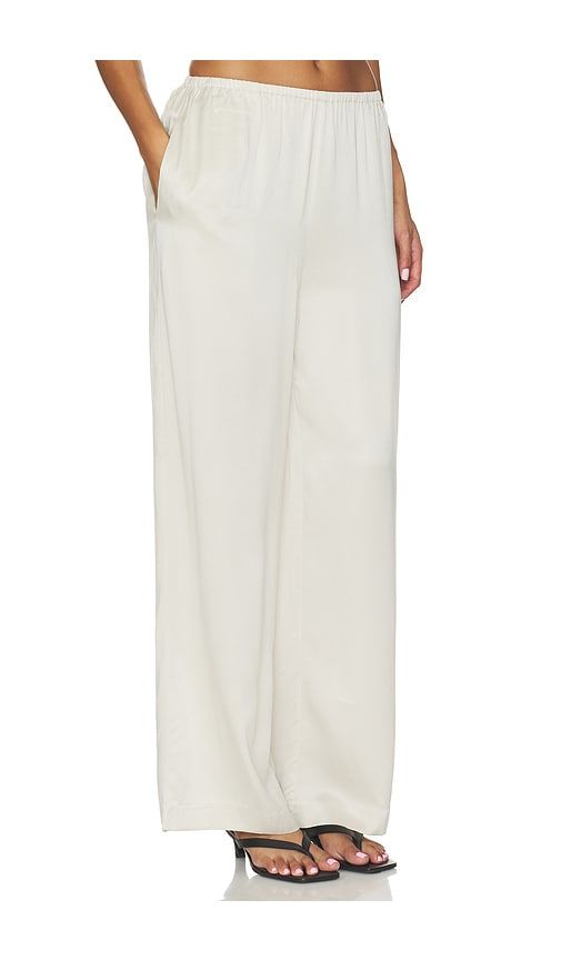 Loretta Wide Leg Washed Silk Pant in Grey. - size L (also in M, S, XL, XS, XXS) - EAVES - Modalova