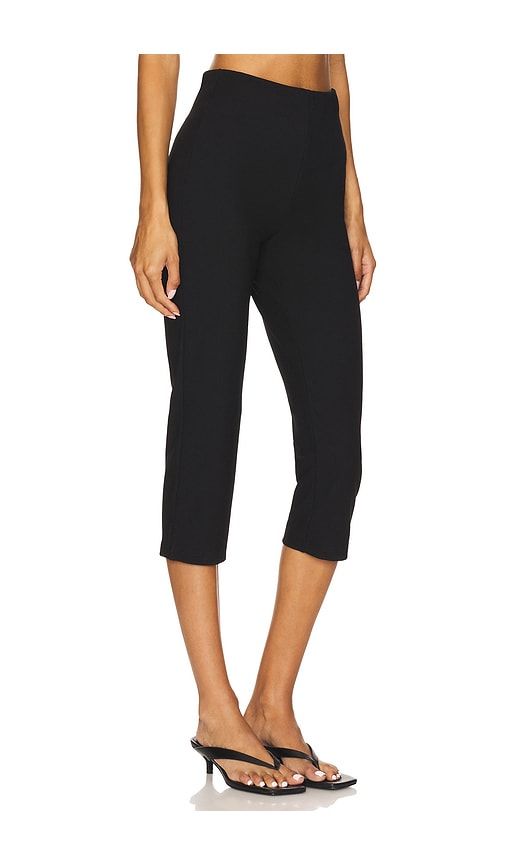 Ivonne Capri Pants in . - size L (also in M, S, XS) - Elodie the Label - Modalova