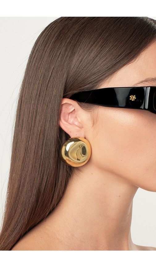 Lija Earrings in Gold in Metallic Gold - Eliou - Modalova