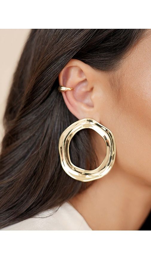 Open Circle Earrings in Metallic - Ettika - Modalova