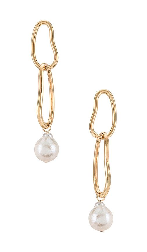 Pearl Drop Earring in - Ettika - Modalova