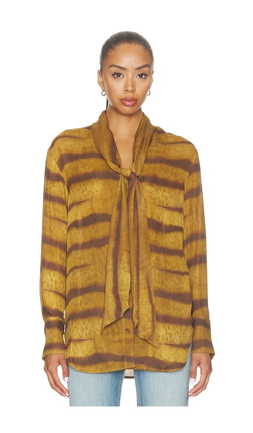 The Silk Oversized Tie Shirt in Yellow. - size L (also in M, S, XS) - FRAME - Modalova