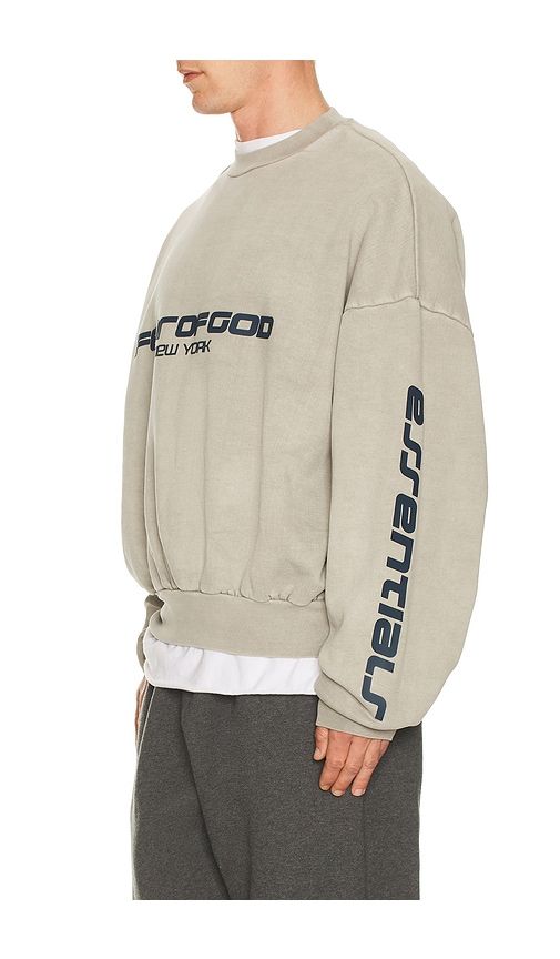 Cropped Relaxed Sweatshirt in Grey. - size L (also in XL/1X) - Fear of God ESSENTIALS - Modalova