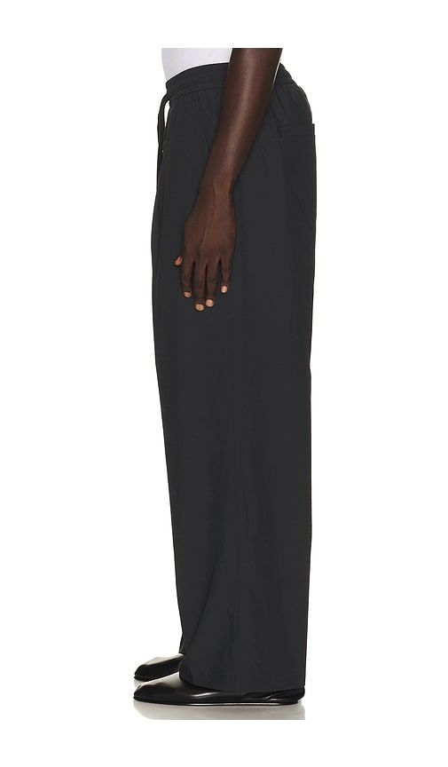 Pleat Front Drawstring Pant in Black. - size L (also in XS) - Fear of God ESSENTIALS - Modalova