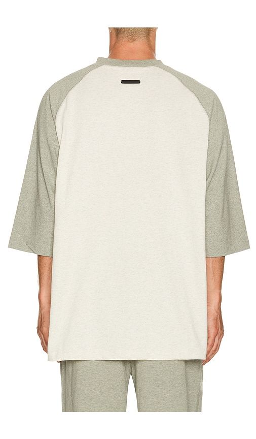 Signature Baseball Tee in Cream. - size M (also in L, XL/1X) - Fear of God ESSENTIALS - Modalova