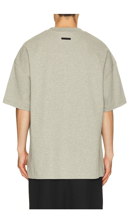 Signature 90's Short Sleeve Tee in Grey. - size L (also in M, S) - Fear of God ESSENTIALS - Modalova