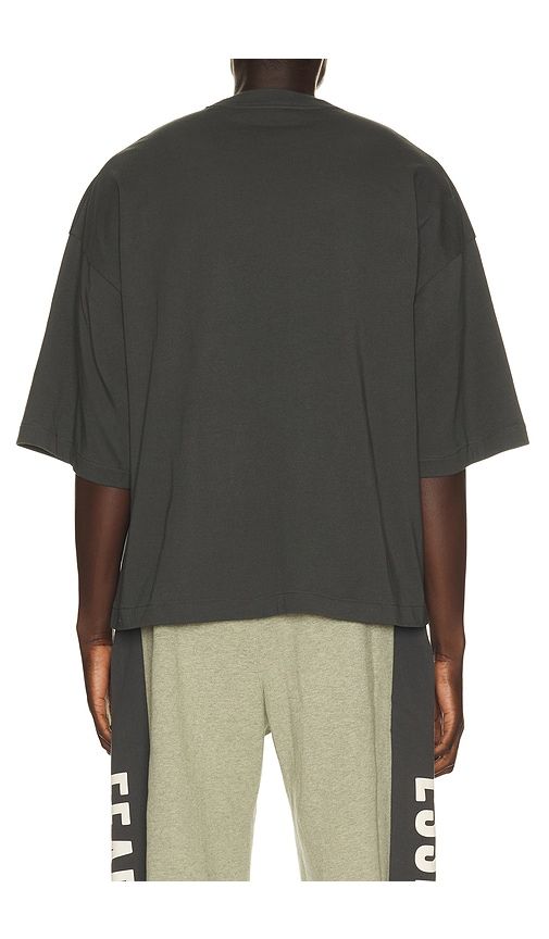 Merch Tee in Black. - size L (also in M, S, XS) - Fear of God ESSENTIALS - Modalova