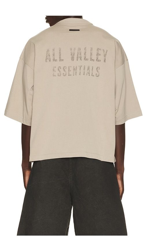 Merch Tee in Grey. - size L (also in M, S, XL/1X) - Fear of God ESSENTIALS - Modalova