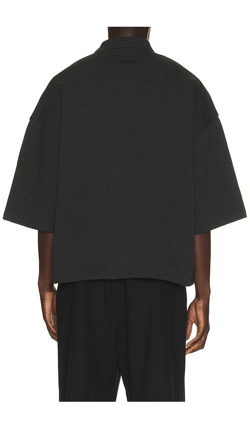 Panelled Crop Polo in Grey. - size L (also in M, S, XL/1X) - Fear of God ESSENTIALS - Modalova