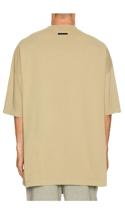 Training 90's Short Sleeve Tee in Neutral. - size L (also in XL/1X) - Fear of God ESSENTIALS - Modalova