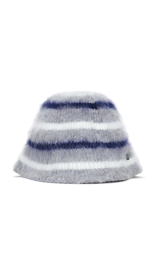 The Structured Knit Bucket in Grey - Favorite Daughter - Modalova