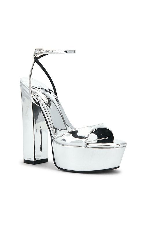 X REVOLVE GG Platform Heel in Metallic Silver. - size 10 (also in 11, 5.5, 6, 7, 8.5) - FEMME LA - Modalova