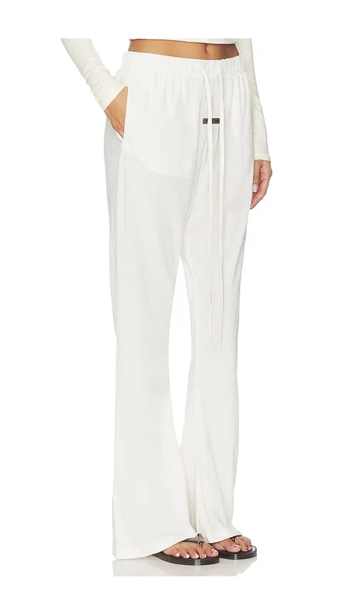 Flare Pant in . - size L (also in M, XS) - Fear of God ESSENTIALS - Modalova