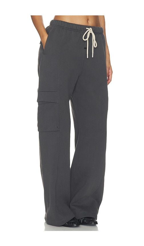 Cargo Relaxed Sweatpant in Grey. - size M (also in S, XS) - Fear of God ESSENTIALS - Modalova