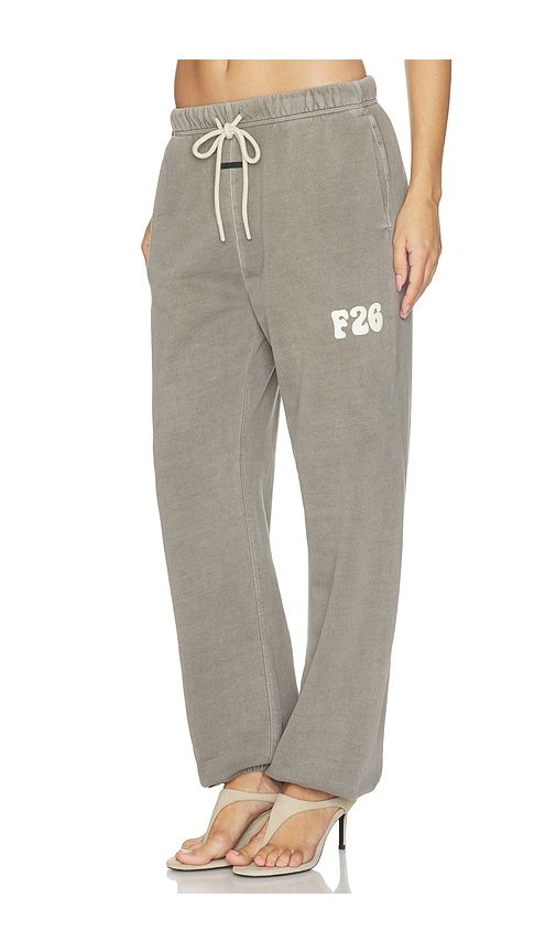 Classic Fleece Sweatpant in . Size L. Also in M, S, XS - Fear of God ESSENTIALS - Modalova