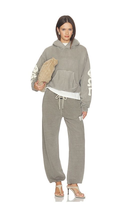 Classic Fleece Sweatpant in . Size L. Also in M, S, XS - Fear of God ESSENTIALS - Modalova