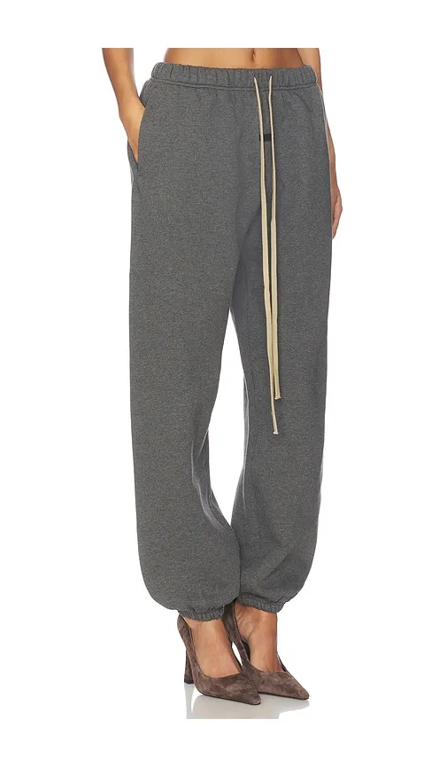 Classic Sweatpant in . Size L. Also in M, S, XS - Fear of God ESSENTIALS - Modalova