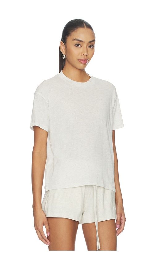 Signature Classic Short Sleeve Tee in Light Grey. - size M (also in S, XS) - Fear of God ESSENTIALS - Modalova