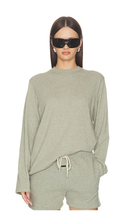 Classic Fit Long Sleeve Tee in Green. - size L (also in M, S, XS) - Fear of God ESSENTIALS - Modalova