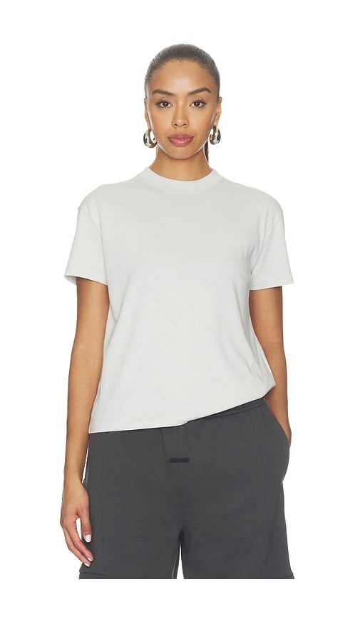 Classic Fit Tee in Grey. - size L (also in M, S, XS) - Fear of God ESSENTIALS - Modalova