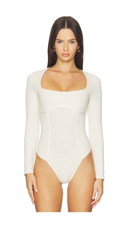 Organic Cotton Scoop Neck Long Sleeve Bodysuit in Cream. - size L (also in M, S, XS) - fleur du mal - Modalova