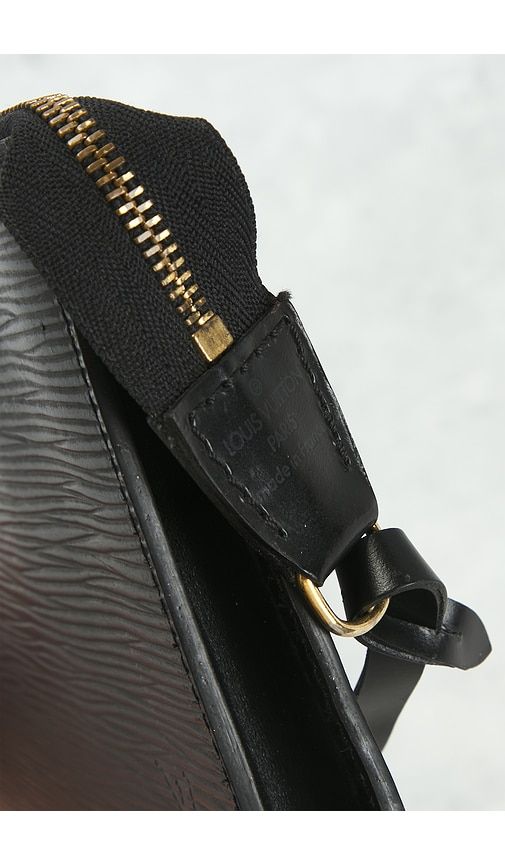 Louis Vuitton Epi Pochette Accessoires 24 Shoulder Bag in - FWRD Renew - Modalova