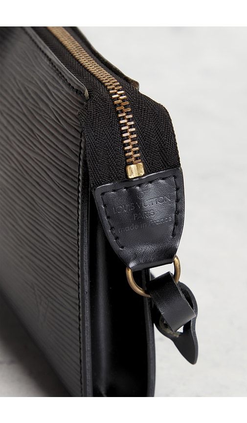 Louis Vuitton Epi Pochette Accessoires 21 Shoulder Bag in - FWRD Renew - Modalova