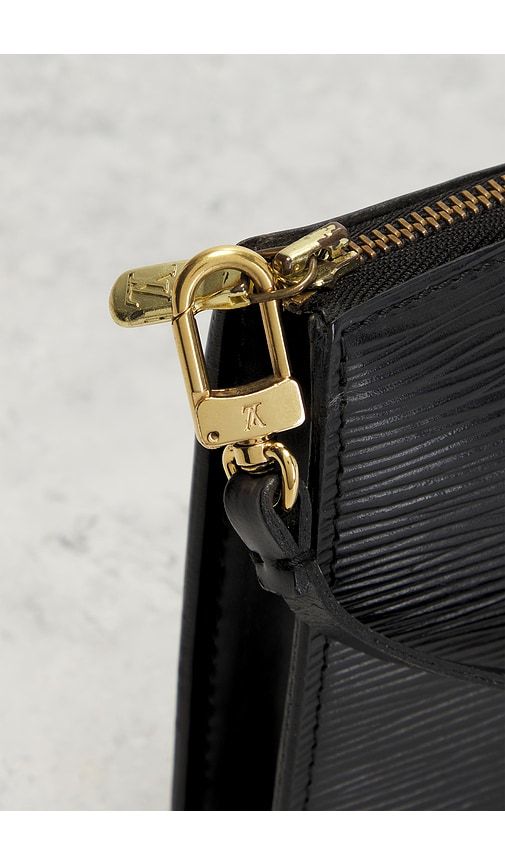 Louis Vuitton Epi Pochette Accessoires 21 Shoulder Bag in - FWRD Renew - Modalova