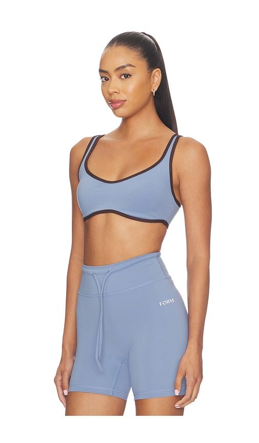 Curved Hem Sports Bra in Blue. - size L (also in M, S) - FORM - Modalova