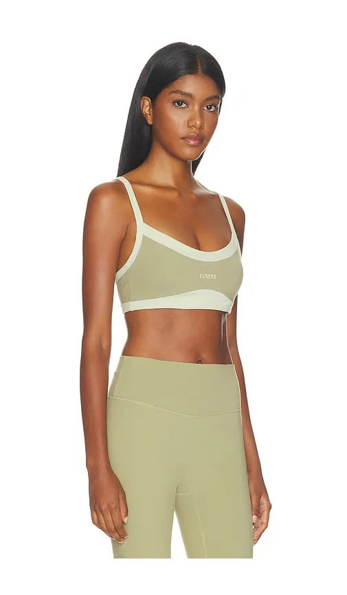 Scoop Contrast Sports Bra in & in . - size L (also in XS) - FORM - Modalova